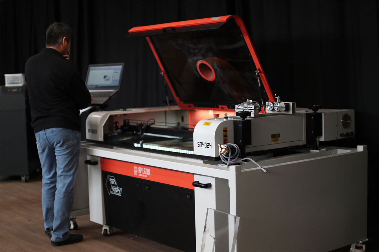 laser machine with backdrop in showroom